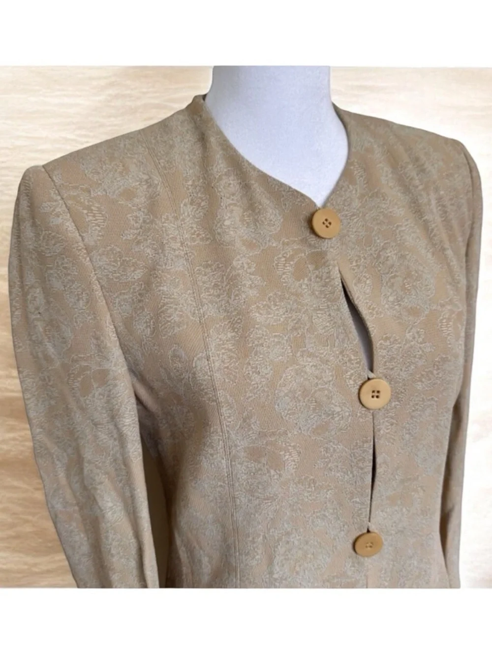 Vintage Giorgio Armani Beige Floral Brocade Skirted Blazer Women's Size 4